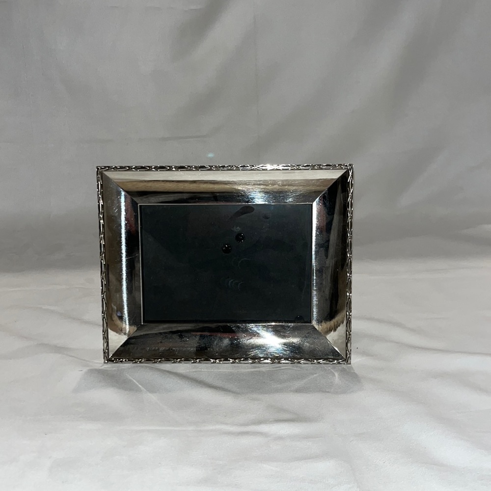 [Thomasville] - Silver metal 5x7 frame